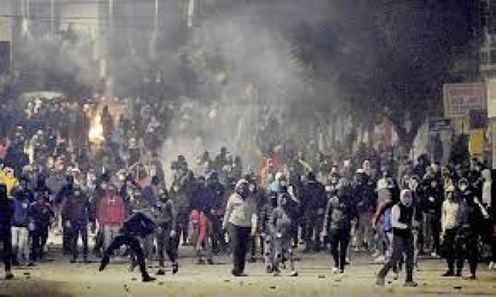 مواجهات بين محتجين وعناصر أمنية في تونس