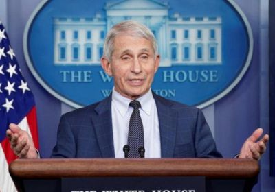 فاوتشي يحذر من أوميكرون: سريع الانتشار