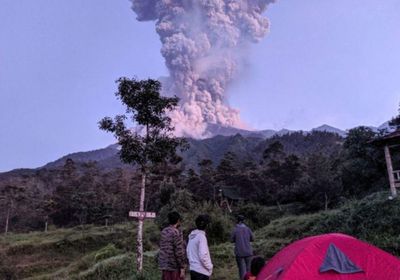 إندونيسيا تحذر من احتمالية ثوران بركاني بجزيرة جاوة