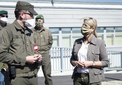  نجاة وزيرة الدفاع النمساوية من الموت في حادث سير