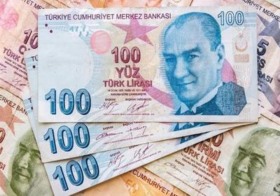  الليرة التركية.. البلغار واليونانيين يواصلون التسوق في "أدرنة" بأسعار مخفضة