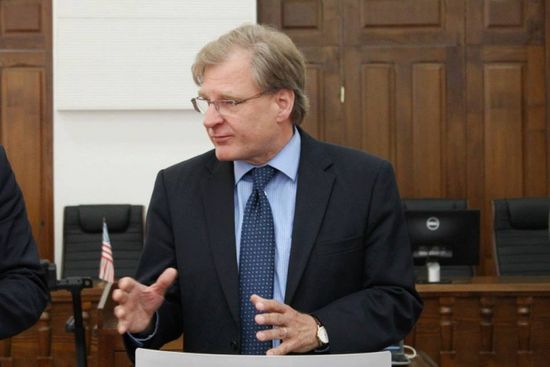 السفير الأمريكي بليبيا يحذر من محاولة عرقلة إجراء الانتخابات الرئاسية