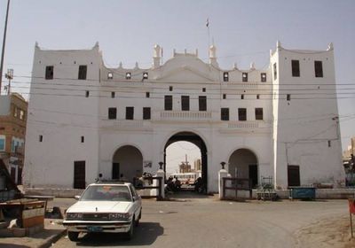 تجارة الشحر يحذر التجار من التلاعب بالأسعار