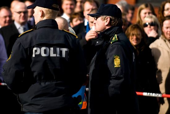 الدنمارك: ضبط سيدة متهمة بغسيل أموال قيمتها 4.5 مليار دولار