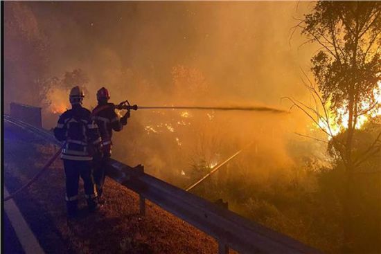 مصرع وإصابة العشرات إثر اندلاع حريق في عبارة ببنجلاديش