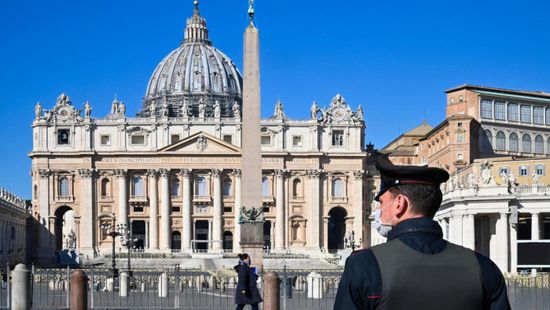 الفاتيكان يقرر وقف رواتب العمال الرافضين للقاح كورونا