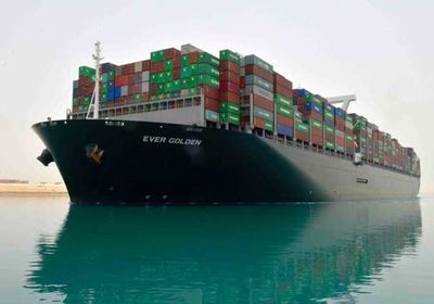 أكبر سفن الحاويات في العالم ترسو بميناء الإسكندرية