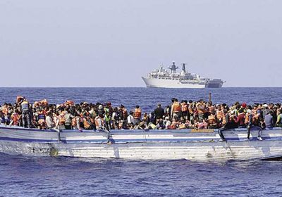  غرق شخصين وإنقاذ 57 آخرين في تحطم قارب للمهاجرين باليونان