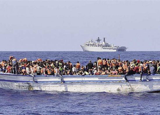  غرق شخصين وإنقاذ 57 آخرين في تحطم قارب للمهاجرين باليونان