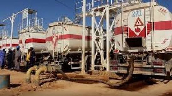 أولى بشائر رحيل بن عديو.. انخفاض أسعار المحروقات بشبوة