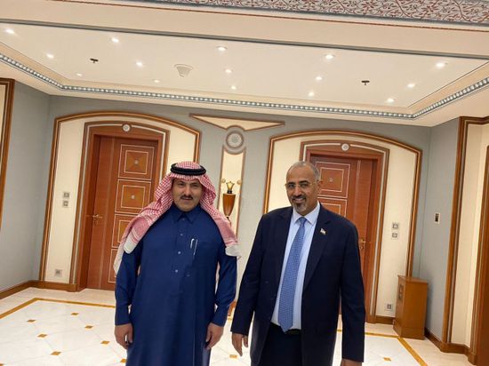 خلال استقباله آل جابر.. الزُبيدي يحث على تطبيق اتفاق الرياض