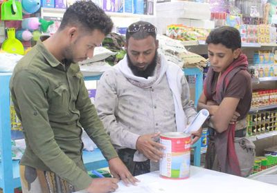 تحرير محاضر لمحال الأغذية المخالفة للتسعيرة في الشحر