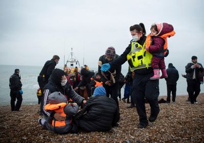 إنقاذ 40 شخصًا في مياه القنال الإنجليزي بفرنسا