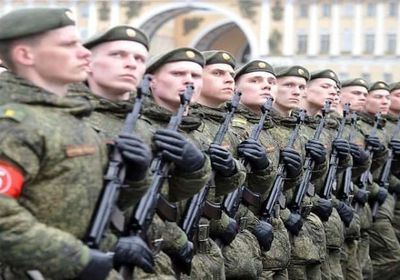 روسيا تسحب أكثر من 10 آلاف جندي من حدود أوكرانيا