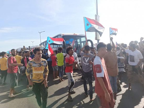 استقبال شعبي لأبطال "كأس غرب آسيا" بعلم الجنوب