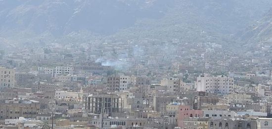 قصف حوثي مكثف على أحياء تعز