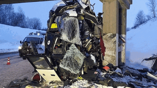 روسيا.. 5 قتلى و21 جريحًا في حادث حافلة والشرطة تُحقق