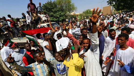 مظاهرات السودان.. قنابل الغاز تواجه المحتجين قرب قصر الرئاسة