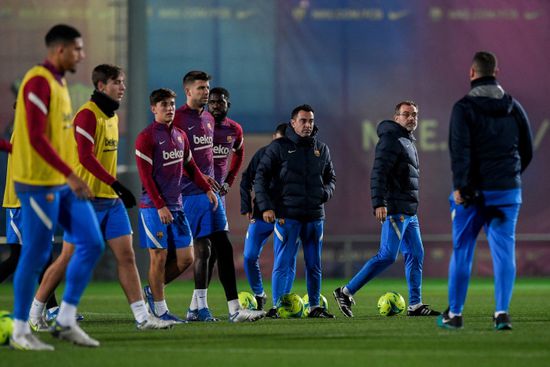 كورونا يضرب برشلونة مجددًا.. إصابة اثنين من لاعبيه