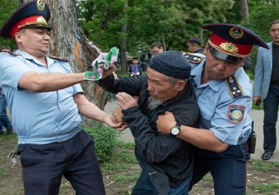 كازاخستان.. توقيف أكثر من 200 شخص بسبب الاحتجاجات الأخيرة