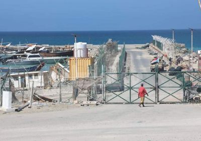 إنجاز مشروع سور ميناء حولاف الاستراتيجي