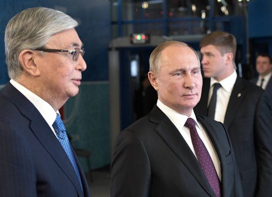 الكرملين: رئيس كازاخستان أبلغ بوتين باتجاه الوضع فى بلاده يتجه نحو الاستقرار
