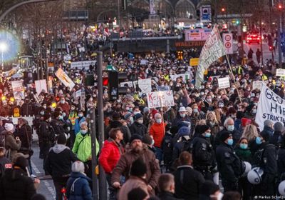 ألمانيا: آلاف الأشخاص يتظاهرون ضد سياسات مكافحة كورونا 