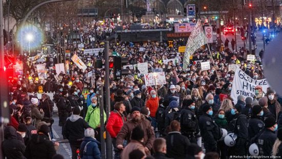 ألمانيا: آلاف الأشخاص يتظاهرون ضد سياسات مكافحة كورونا 
