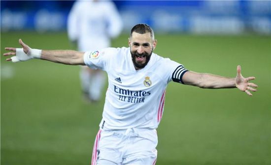 بنزيما يعرب عن سعادته بعد الـ300 هدف