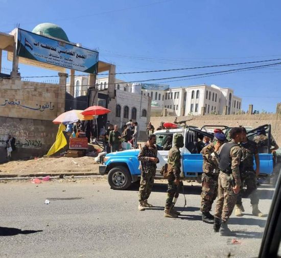 مليشيا الحوثي تفض تظاهرة بالقوة في إب