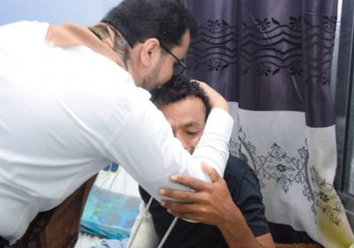 العولقي يتفقد جرحى ألوية العمالقة في عتق