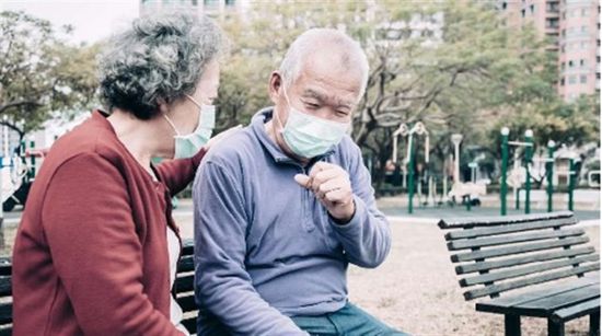 الصحة العالمية: أوميكرون يهدد حياة غير الملقحين والمسنين