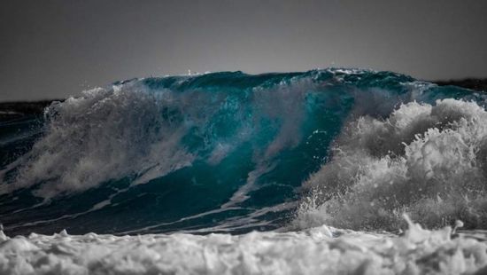 الأرصاد يحذر من اضطراب البحر وارتفاع الأمواج