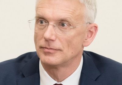 رئيس وزراء لاتفيا يستبعد نشوب حرب بين الناتو وروسيا 