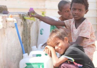 "سلمان للإغاثة" يواصل الإمداد المائي بمخيمات الخوخة