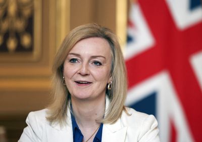 وزيرة خارجية بريطانيا: ندين الهجمات الحوثية ضد الإمارات