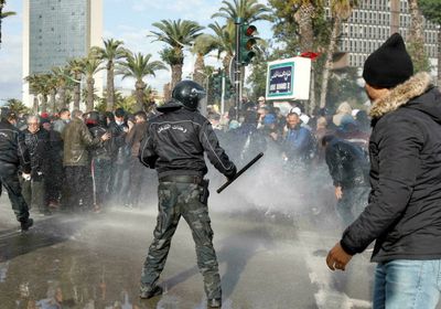 أحزاب تونسية تدعو لإقالة وزير الداخلية بعد مقتل متظاهر