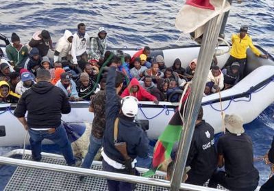 ليبيا.. أمن السواحل ينقذ 91 مهاجراً في عرض البحر