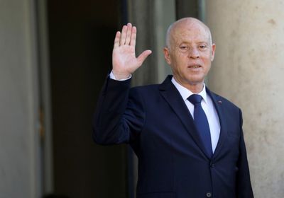 قيس سعيد وماكرون يبحثان هاتفيا الوضع في تونس