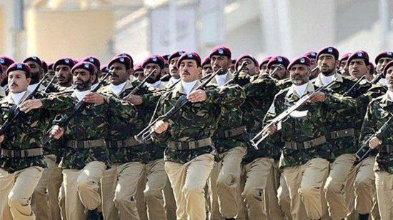 الجيش الباكستاني يصادر أسلحة ومتفجرات خلال عملية أمنية