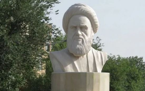 إيران تعتقل شخصًا بتهمة تدمير تمثال "الخميني"