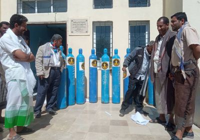 انتقالي نصاب يدعم مستشفى المديرية بأسطوانات أكسجين