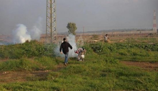 فلسطين.. الاحتلال الإسرائيلي يطلق قنابل الغاز شرق خان يونس