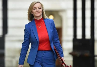 ليز تروس تطالب بوقف الهجمات الحوثية