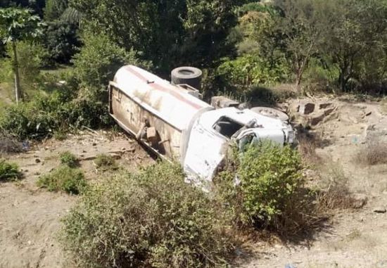 انقلاب شاحنة نفط ومصرع سائقها بطريق النشمة