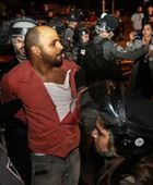 الاحتلال يعتقل شابًا فلسطينيًا بحي الشيخ جراح