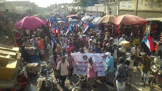 في طورالباحة.. مسيرة مؤيدة للهبة الحضرمية ومطالبها