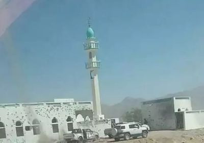5 شهداء جراء القصف الحوثي لمسجد عسيلان