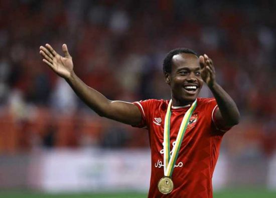 بيرسي تاو يغيب 4 أسابيع عن تدريبات الأهلي بسبب الإصابة