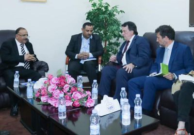 وزير النقل يحشد الدعم الدولي لتطوير ميناء عدن